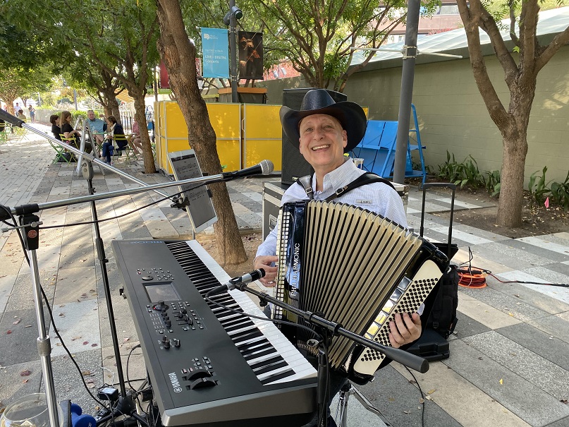 Image of Mark Ripley Dallas piano teacher in Klyde Warren Park